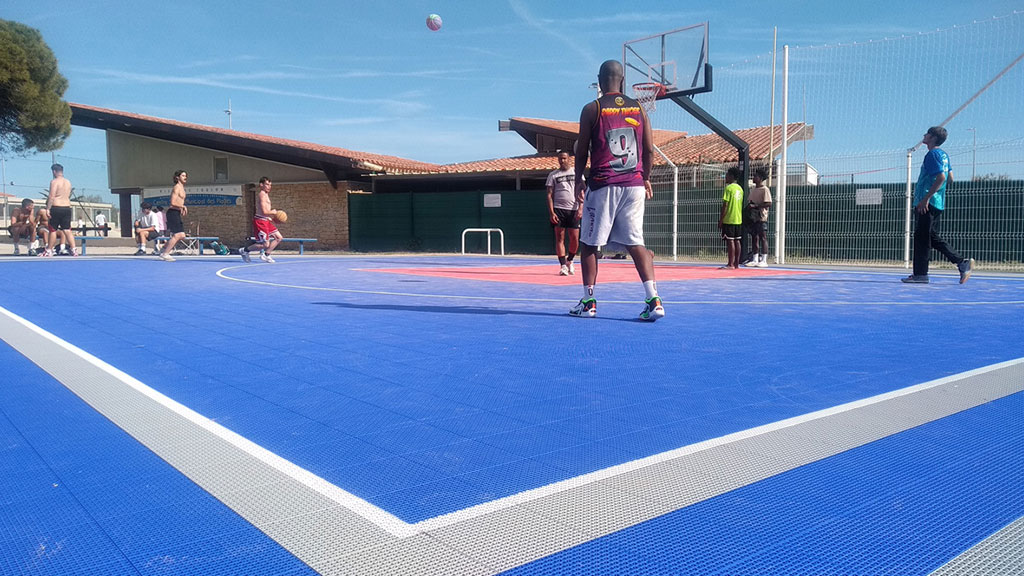 Le basket 3x3, une version plus dynamique et accessible du basket traditionnel.